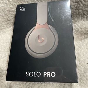 Beats Solo Pro Wireless Noise Cancelling On-Ear Headphones - Apple H1 Headphone